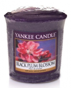 Yankee Candle  Black Plum Blossom votivní svíčka 49g