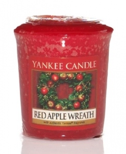 Yankee Candle Red Apple Wreath votivní svíčka 49g