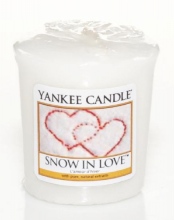 Yankee Candle Snow in Love votivní svíčka 49g